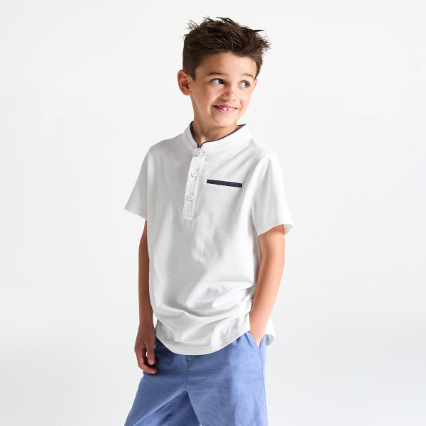 تي شيرت بولو بأكمام قصيرة وباللون الأبيض، للفتيان